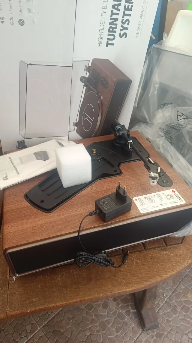 BY ONE Tocadiscos HiFi Bluetooth portátil