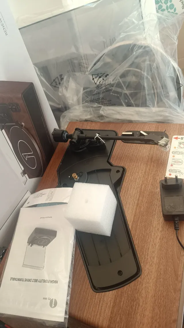 BY ONE Tocadiscos HiFi Bluetooth portátil