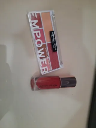 Set Revolution Ombretti e Rossetto