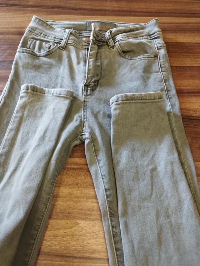 Pantalón pitillo hombre verde oliva