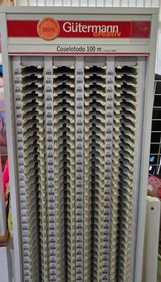 Mueble expositor hilos Gütermann
