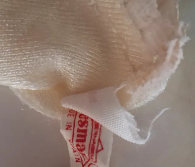 Vestido de muñeca beige con volantes. Marca Jesmar