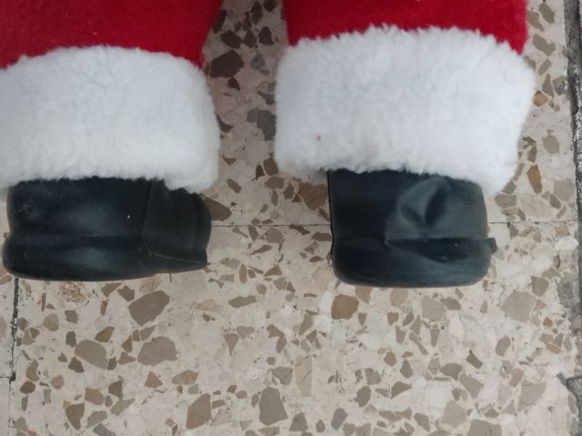 Árbol de Navidad con Papá Noel y Luces