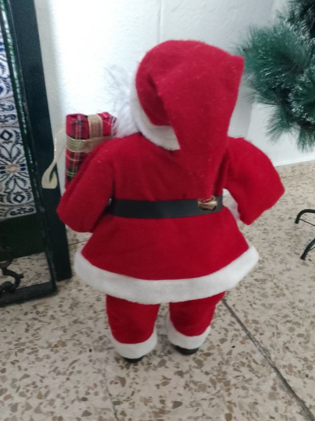 Árbol de Navidad con Papá Noel y Luces