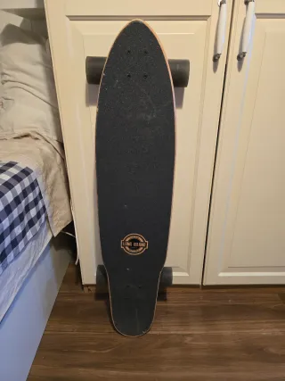 Longboard con diseño de hoja tropical