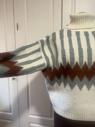 Jersey cuello vuelto estampado