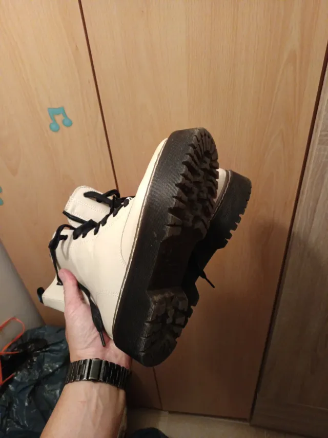 Botas Mustang niña beige talla 39