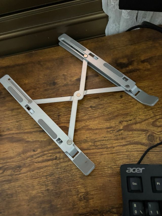 Soporte plegable metálico para portátil