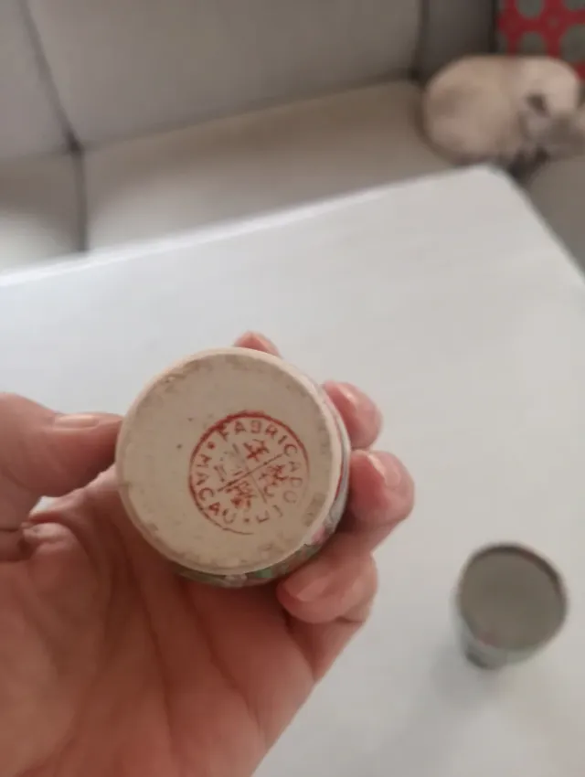 Lote de 7 cajitas y copas de cerámica decoradas