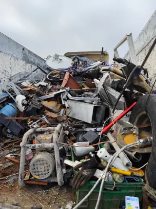 Vaciados de pisos locales naves parcela.