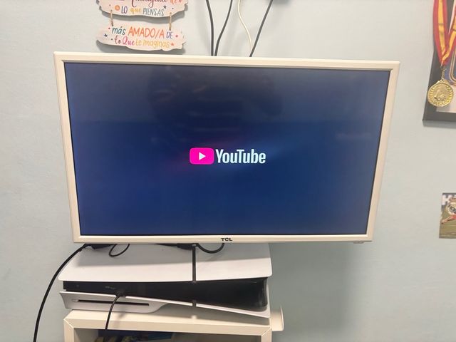 TV TCL 22' con adaptador si se quiere