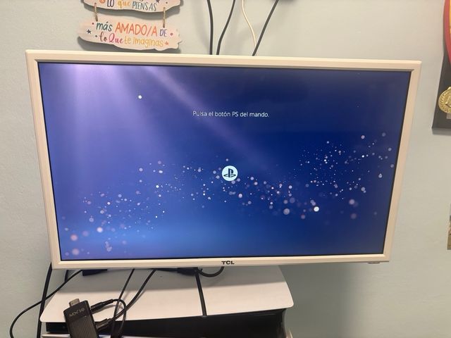 TV TCL 22' con adaptador si se quiere