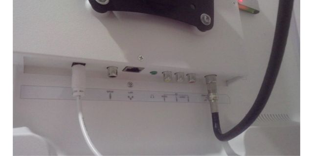 TV TCL 22' con adaptador si se quiere