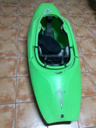 Kayak de río verde marca Dragger