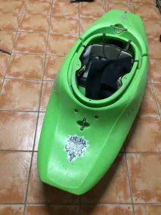 Kayak de río verde marca Dragger