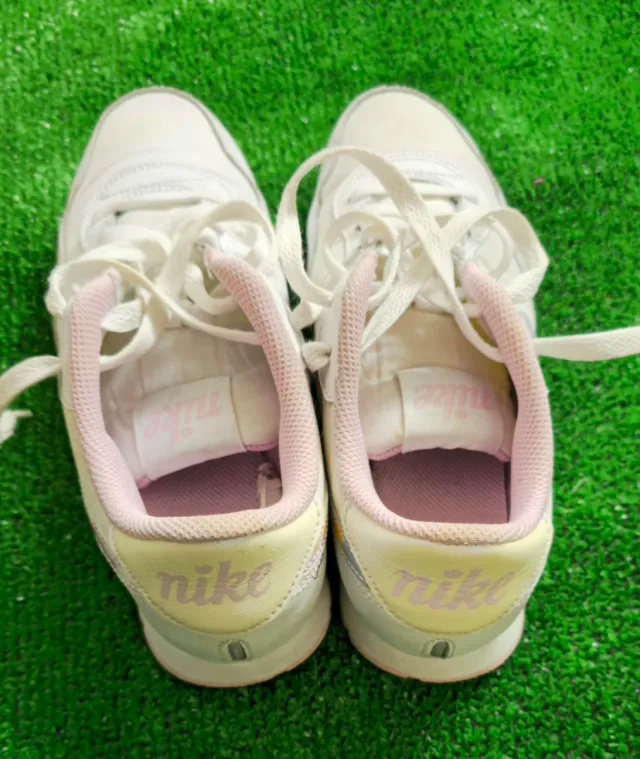 Zapatillas Nike MD Valiant Junior Blancas Rosas