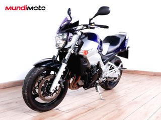 SUZUKI GSR 600