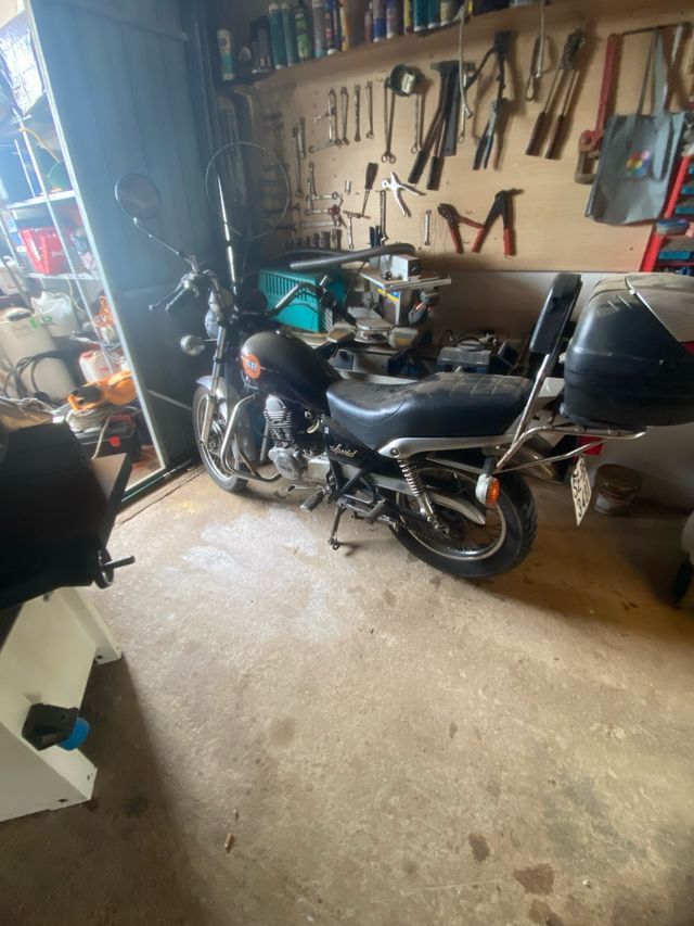 Yamaha 250 Especial Moto