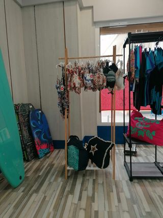 Perchero expositor ropa bambú