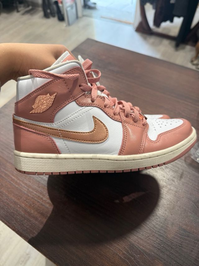 Jordan 1 Mid Mujer Rosa y Blanco