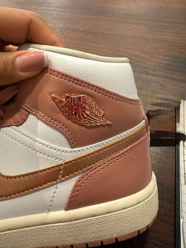 Jordan 1 Mid Mujer Rosa y Blanco