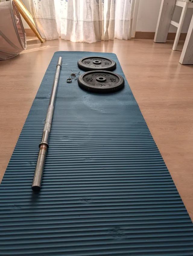 Kit Decathlon pesas barra 1,20 m + dos discos 10kg