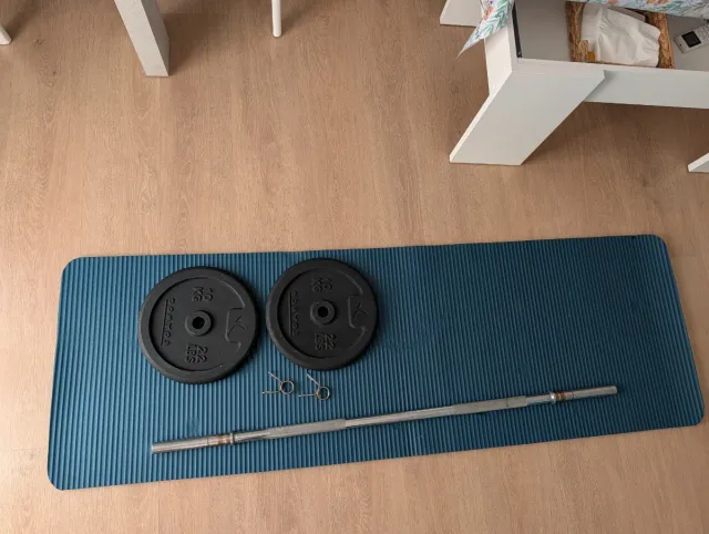 Kit Decathlon pesas barra 1,20 m + dos discos 10kg