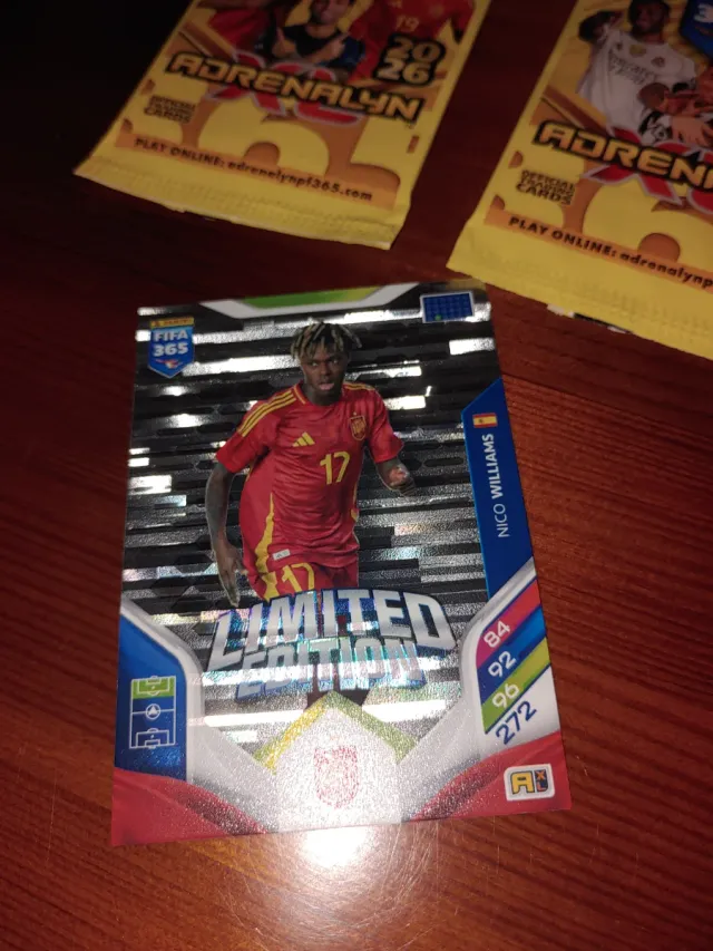 2Sobres Panini FIFA 365 y Ed. Limit. Nico Williams