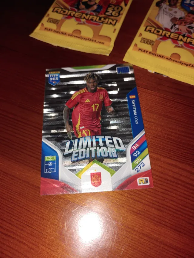 2Sobres Panini FIFA 365 y Ed. Limit. Nico Williams