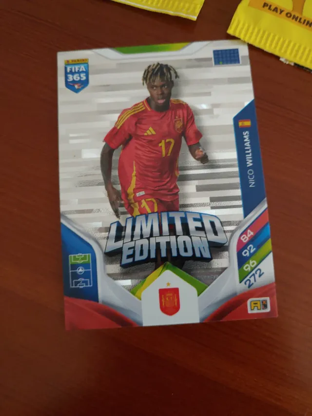 2Sobres Panini FIFA 365 y Ed. Limit. Nico Williams