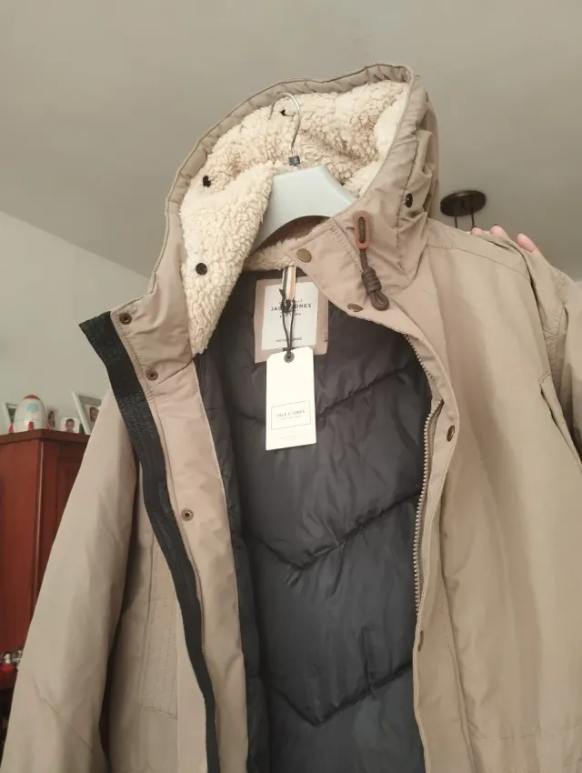 Abrigo Jack and John beige sin estrenar 6XL