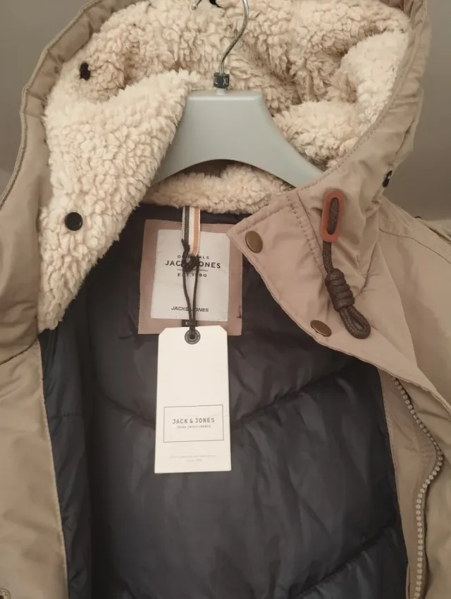 Abrigo Jack and John beige sin estrenar 6XL