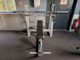 Banco de press inclinado + 1 barra olympica Precor