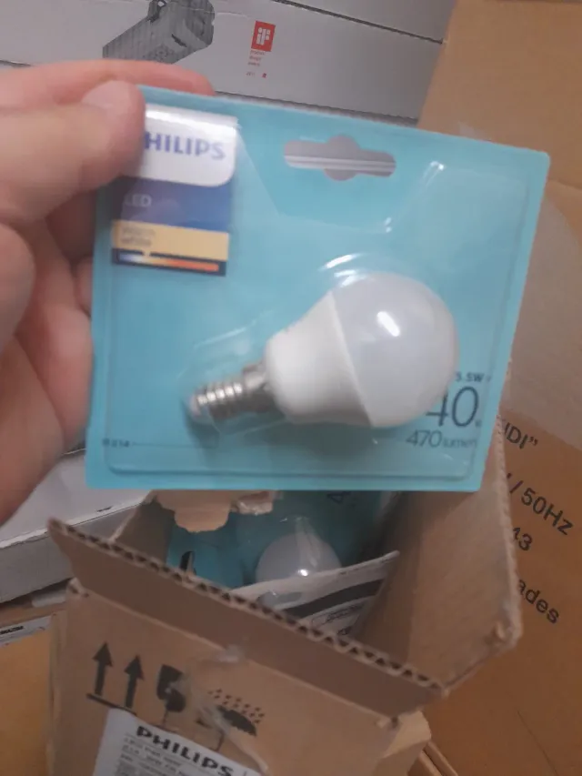 Bombilla LED Philips E14 Esférica 5.5W Caja 6 uds