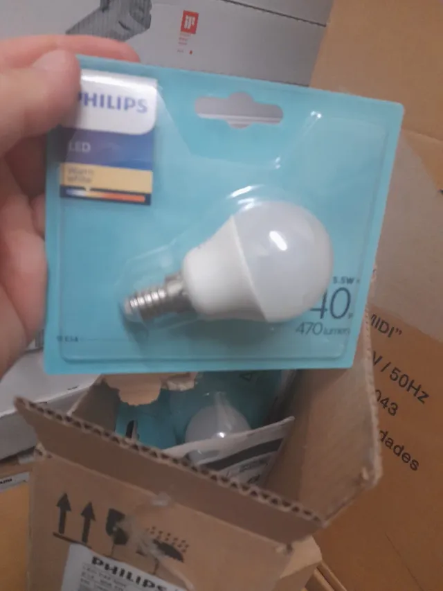 Bombilla LED Philips E14 Esférica 5.5W Caja 6 uds