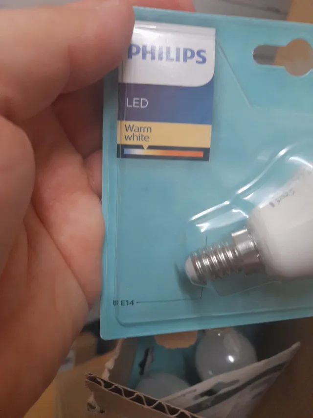 Bombilla LED Philips E14 Esférica 5.5W Caja 6 uds