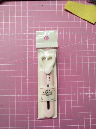 Taglierino a forma di cuore rosa