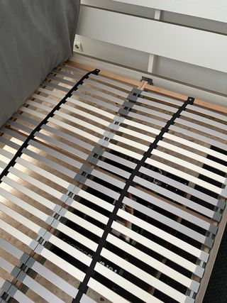 Cama con colchón y cómoda TODO!