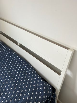 Cama con colchón y cómoda TODO!