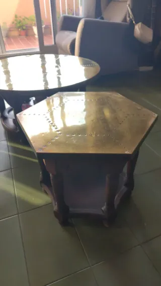 Set di due tavolini in ottone rotondi ed esagonali Marocchino