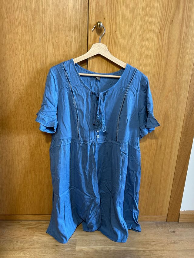 Vestido azul con detalles