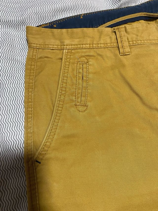 Pantalón largo mostaza