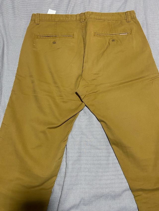 Pantalón largo mostaza