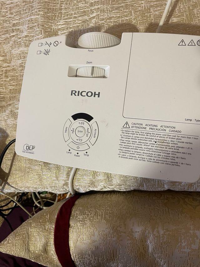 Proyector Ricoh DLP Blanco