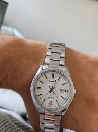 Reloj Casio Hombre Plata y Blanco Nuevo