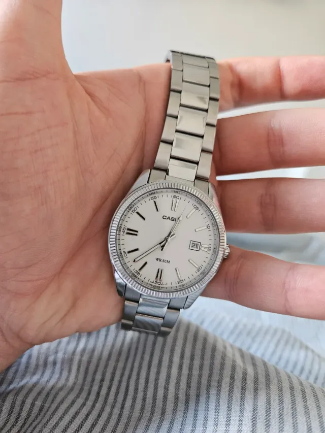 Reloj Casio Hombre Plata y Blanco Nuevo