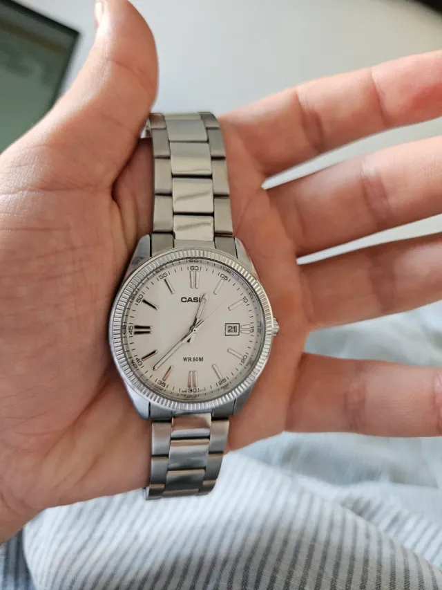 Reloj Casio Hombre Plata y Blanco Nuevo