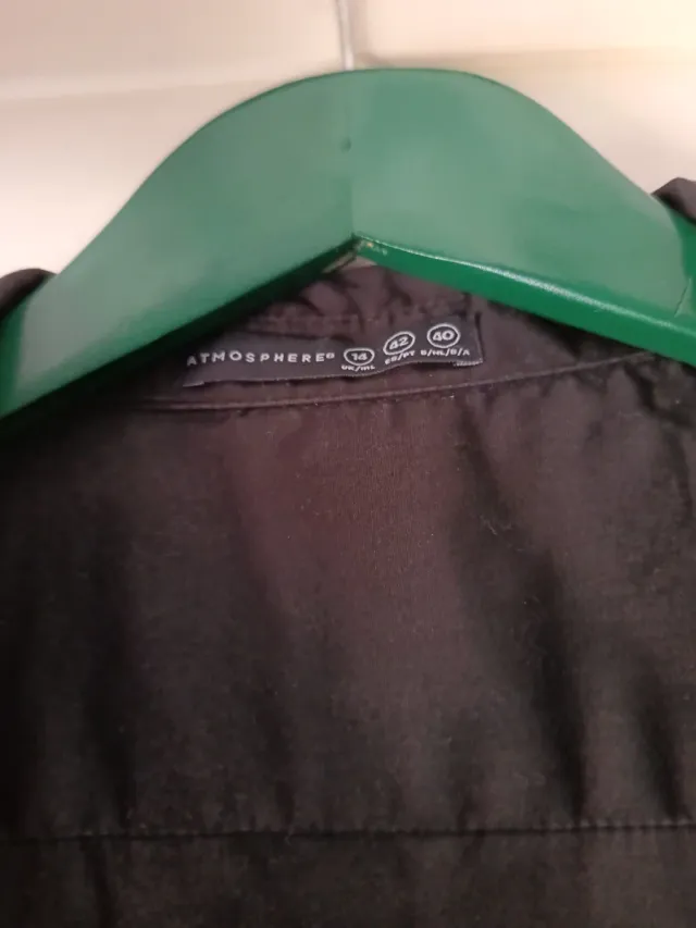 Ropa de camarera varias prendas ,preguntar precio