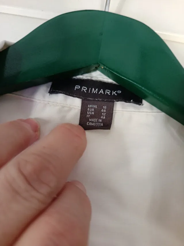 Ropa de camarera varias prendas ,preguntar precio