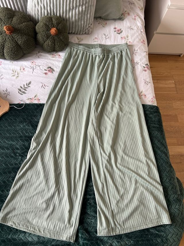 Pantalón canalé verde